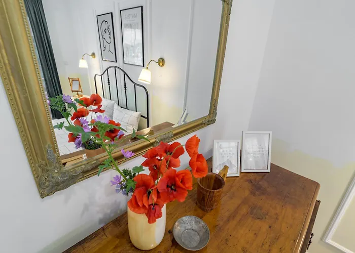 Marelis Luxe Apartment Warna